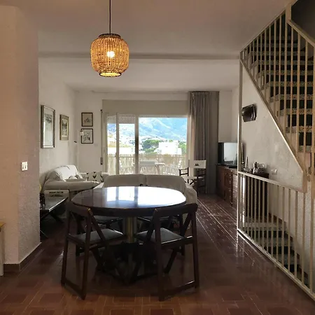Maison Spacieuse Avec Piscine Et Parking A Llanca *